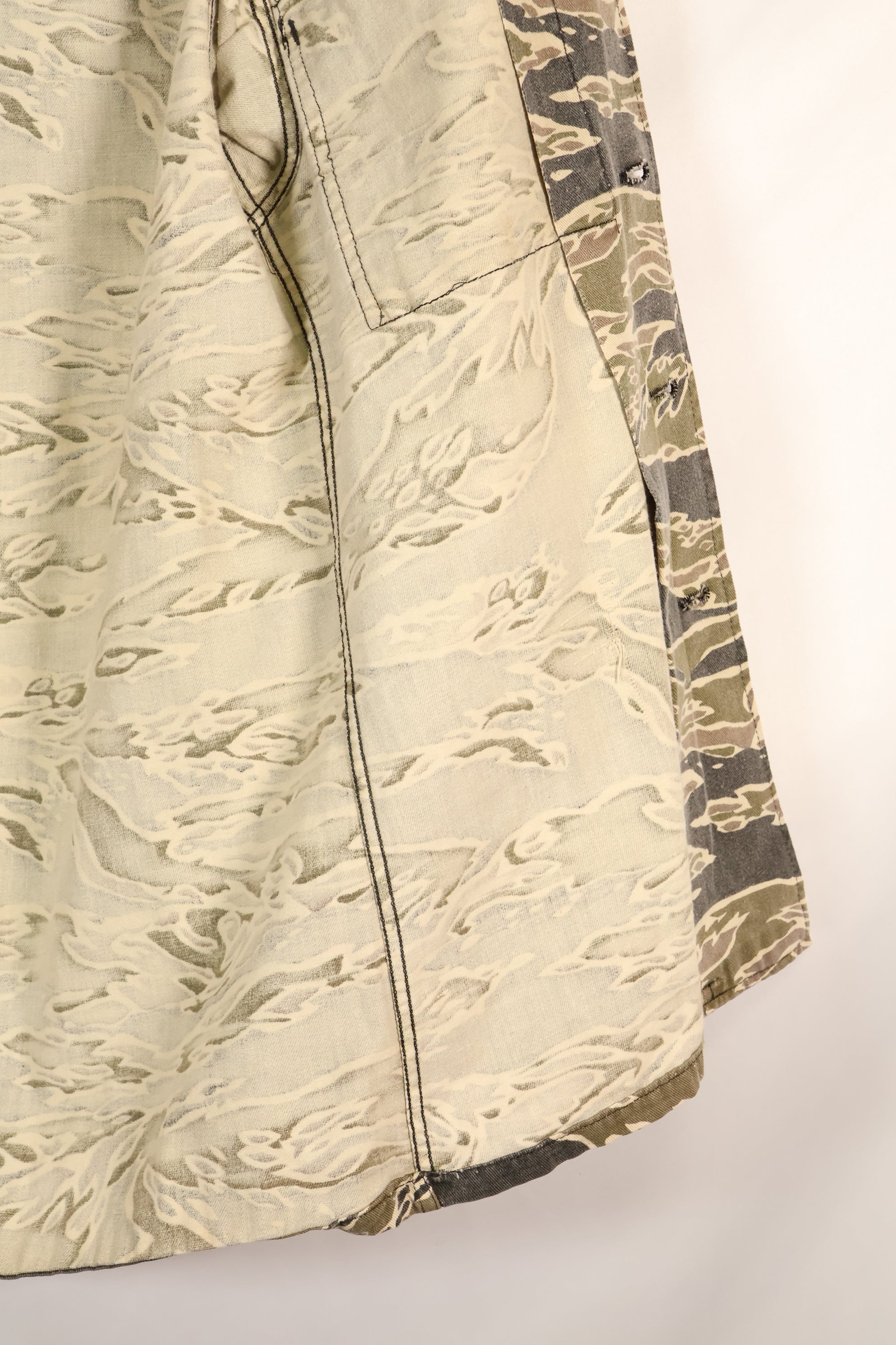 20 世纪 70 年代早期战争后期图案虎纹厚棉布衬衫，褪色，使用过。