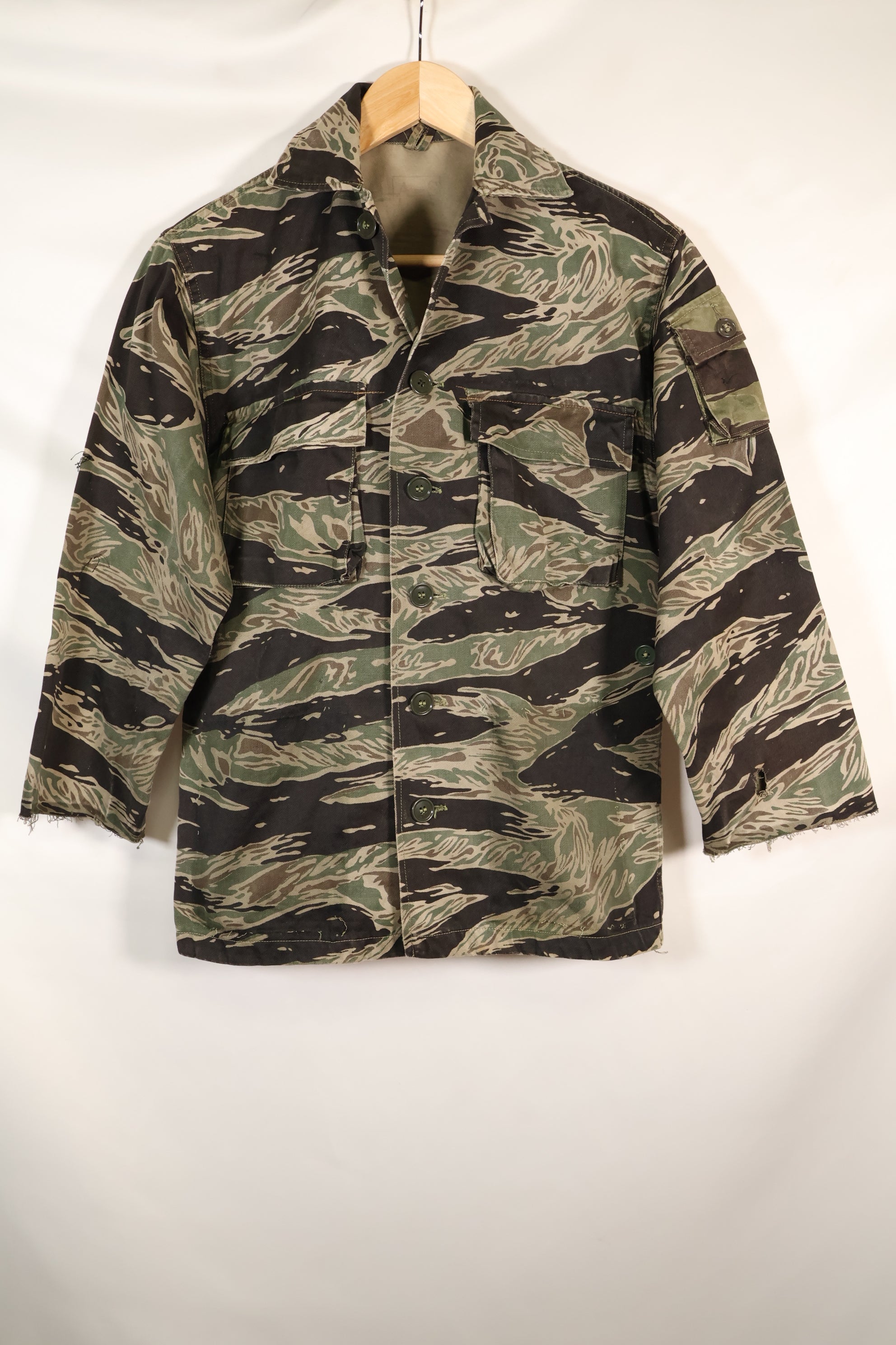 1960s½ A-S 日本银虎衬衫，虎纹，局部有改动，使用过。