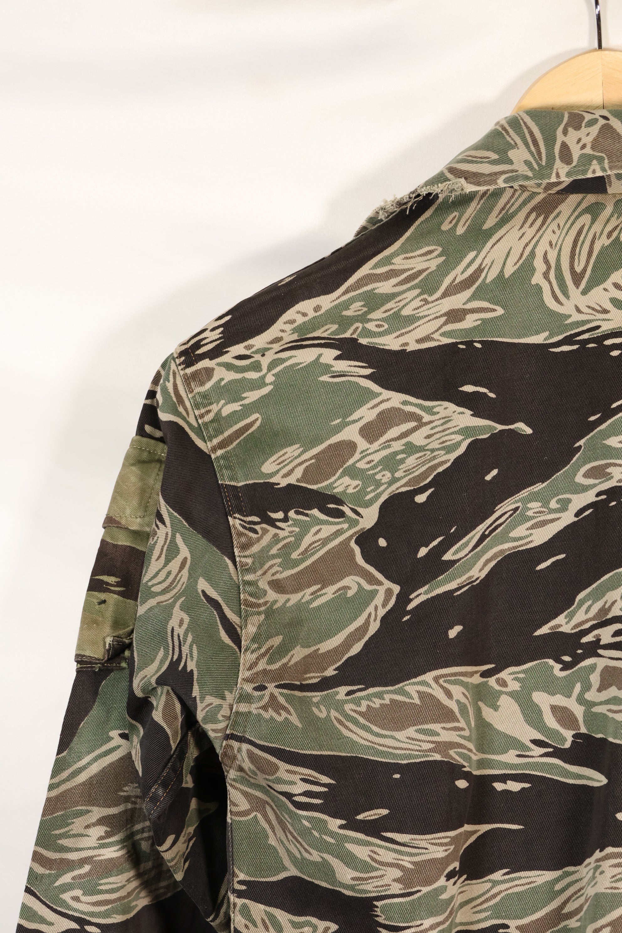 1960s½ A-S 日本银虎衬衫，虎纹，局部有改动，使用过。