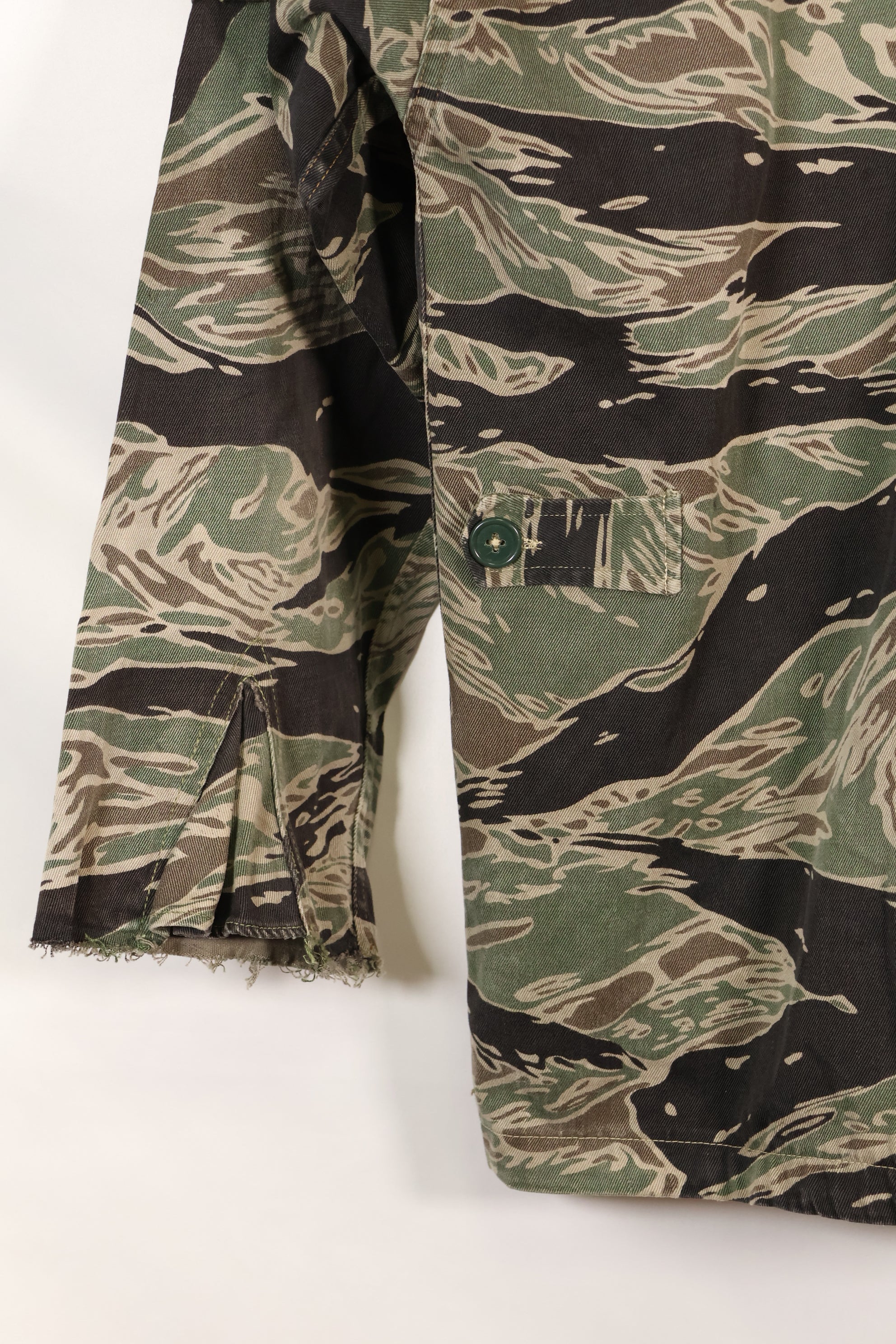 1960s½ A-S 日本银虎衬衫，虎纹，局部有改动，使用过。