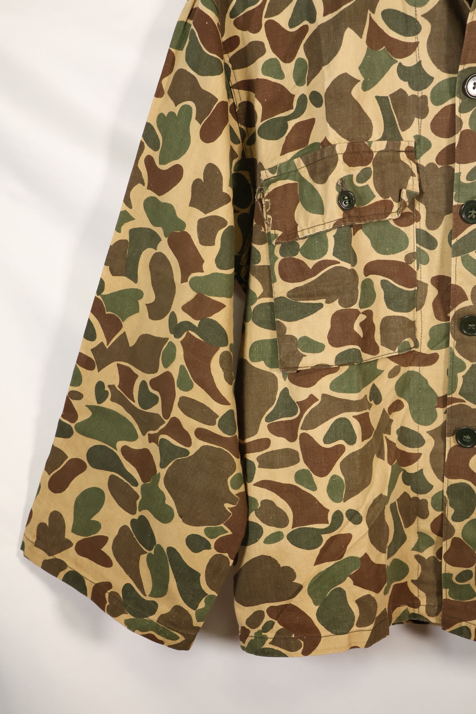 20 世纪 70 年代在日本冲绳生产的 Beogam 迷彩猎鸭人狩猎服，二手货。