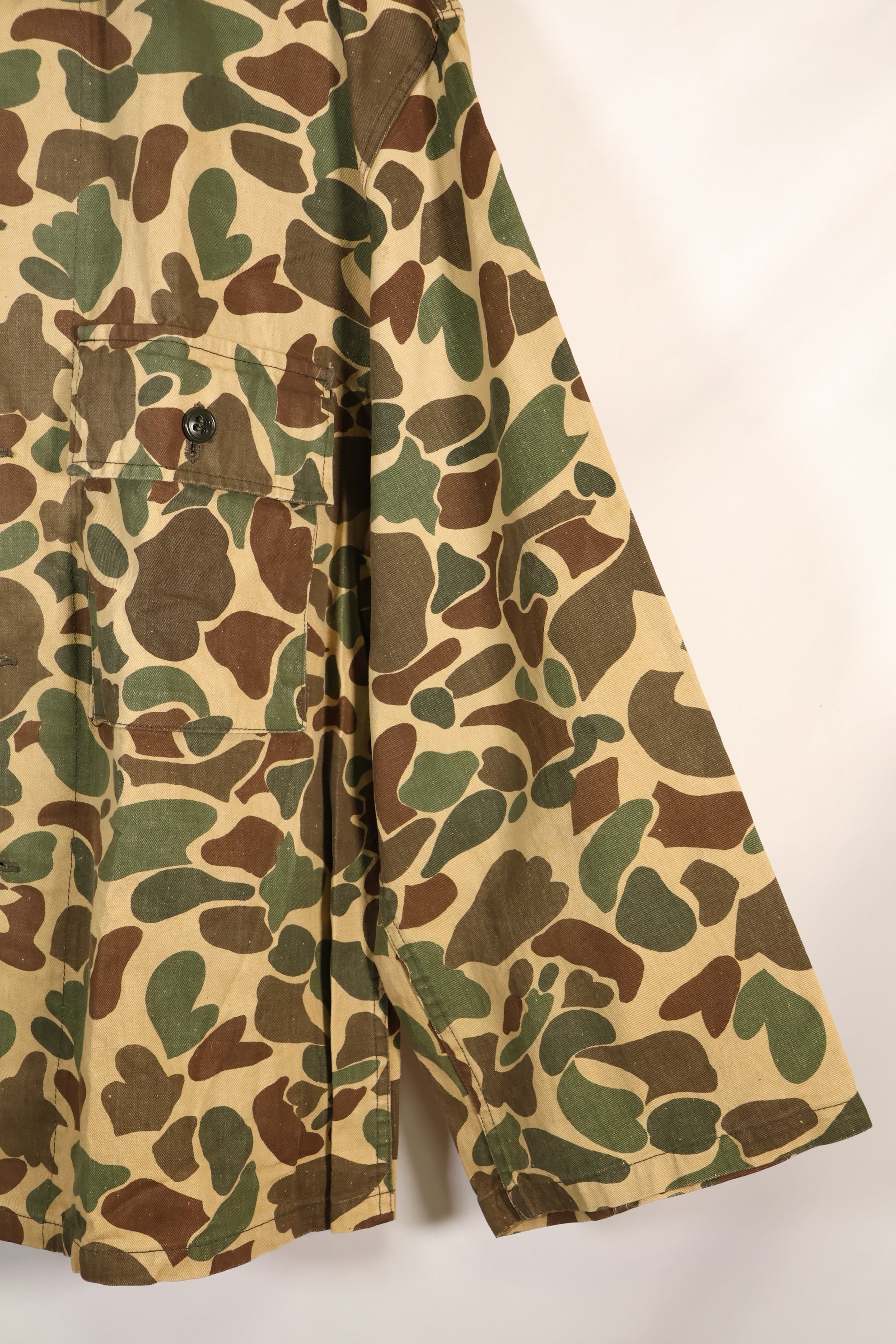 20 世纪 70 年代在日本冲绳生产的 Beogam 迷彩猎鸭人狩猎服，二手货。