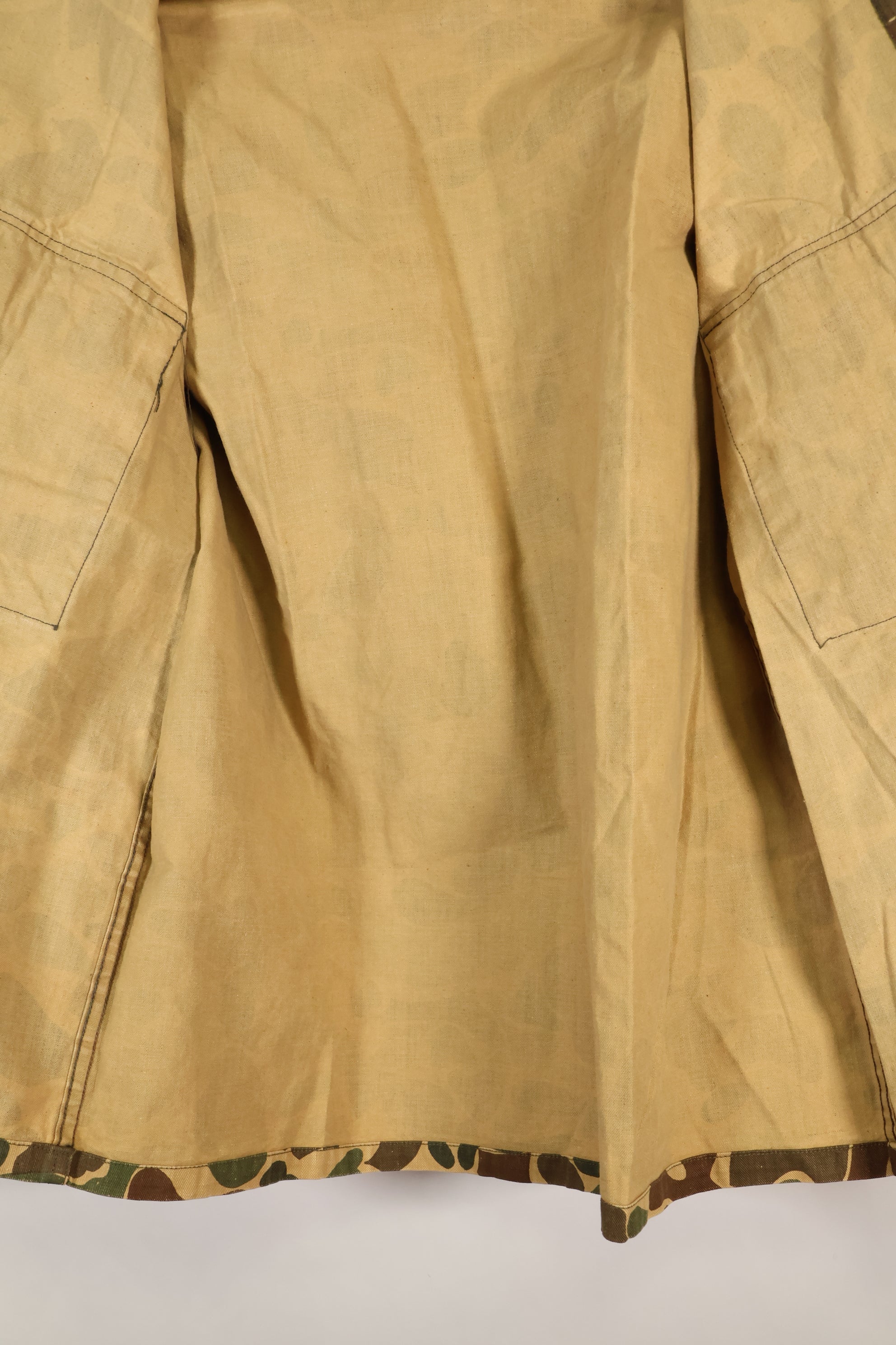 20 世纪 70 年代在日本冲绳生产的 Beogam 迷彩猎鸭人狩猎服，二手货。