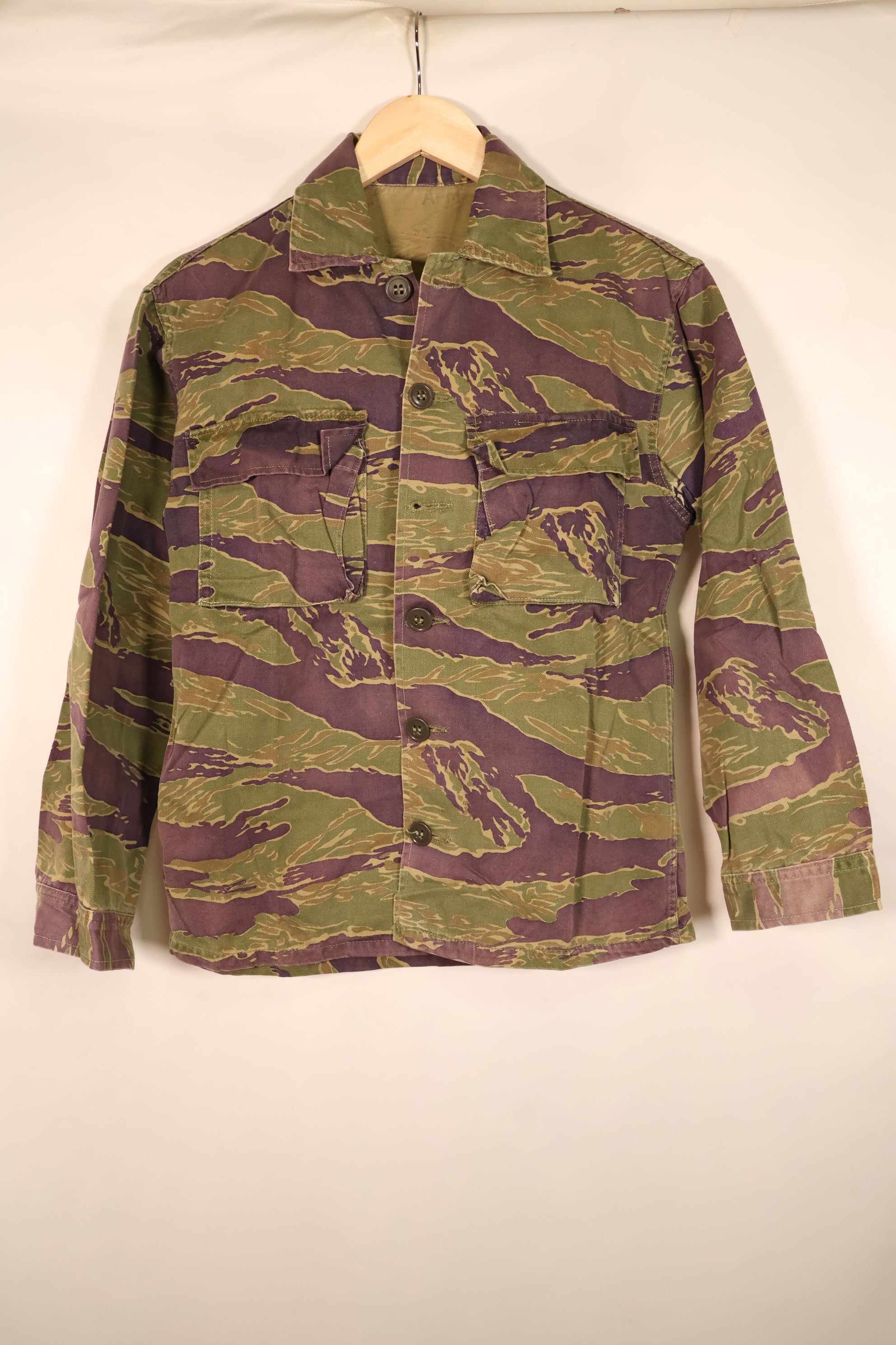 1960年代後半　A-M　ゴールドタイガー派生系　タイガーストライプ　Asian カット　シャツ　中古品