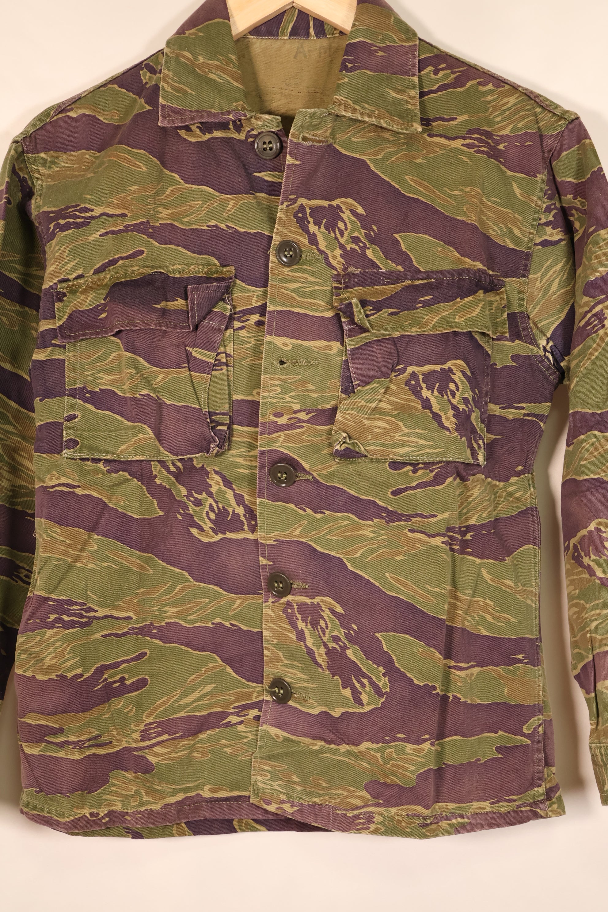 1960年代後半　A-M　ゴールドタイガー派生系　タイガーストライプ　Asian カット　シャツ　中古品