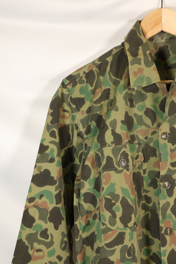 约 20 世纪 70 年代韩国军队，蛙皮迷彩，尼龙织物，当地制造的衬衫，使用过。