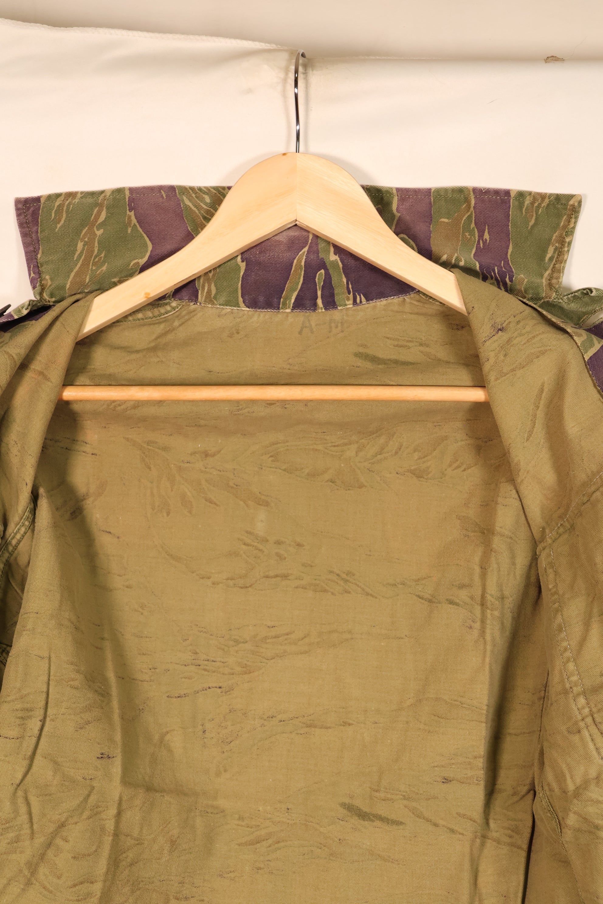 1960年代後半　A-M　ゴールドタイガー派生系　タイガーストライプ　Asian カット　シャツ　中古品