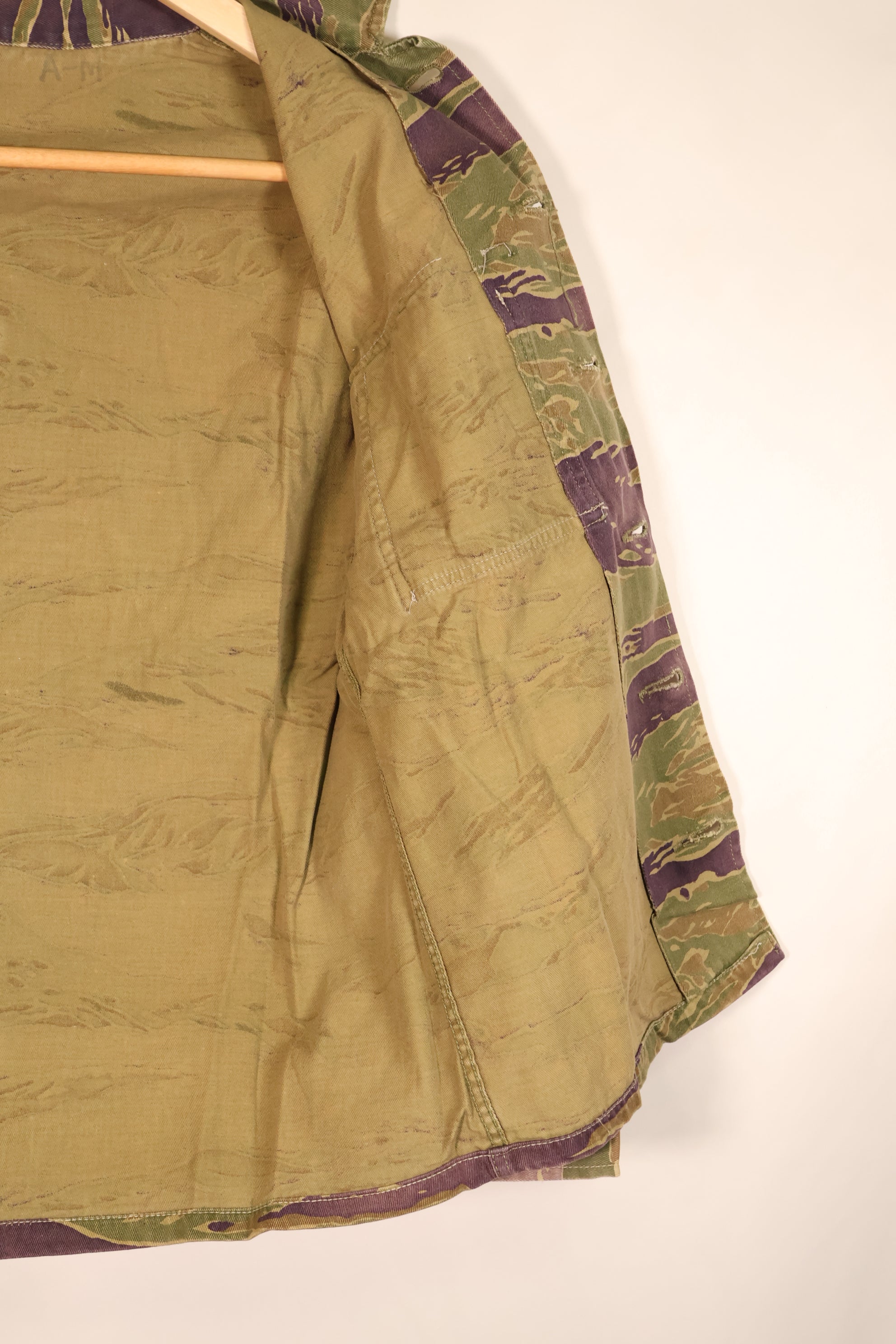1960年代後半　A-M　ゴールドタイガー派生系　タイガーストライプ　Asian カット　シャツ　中古品