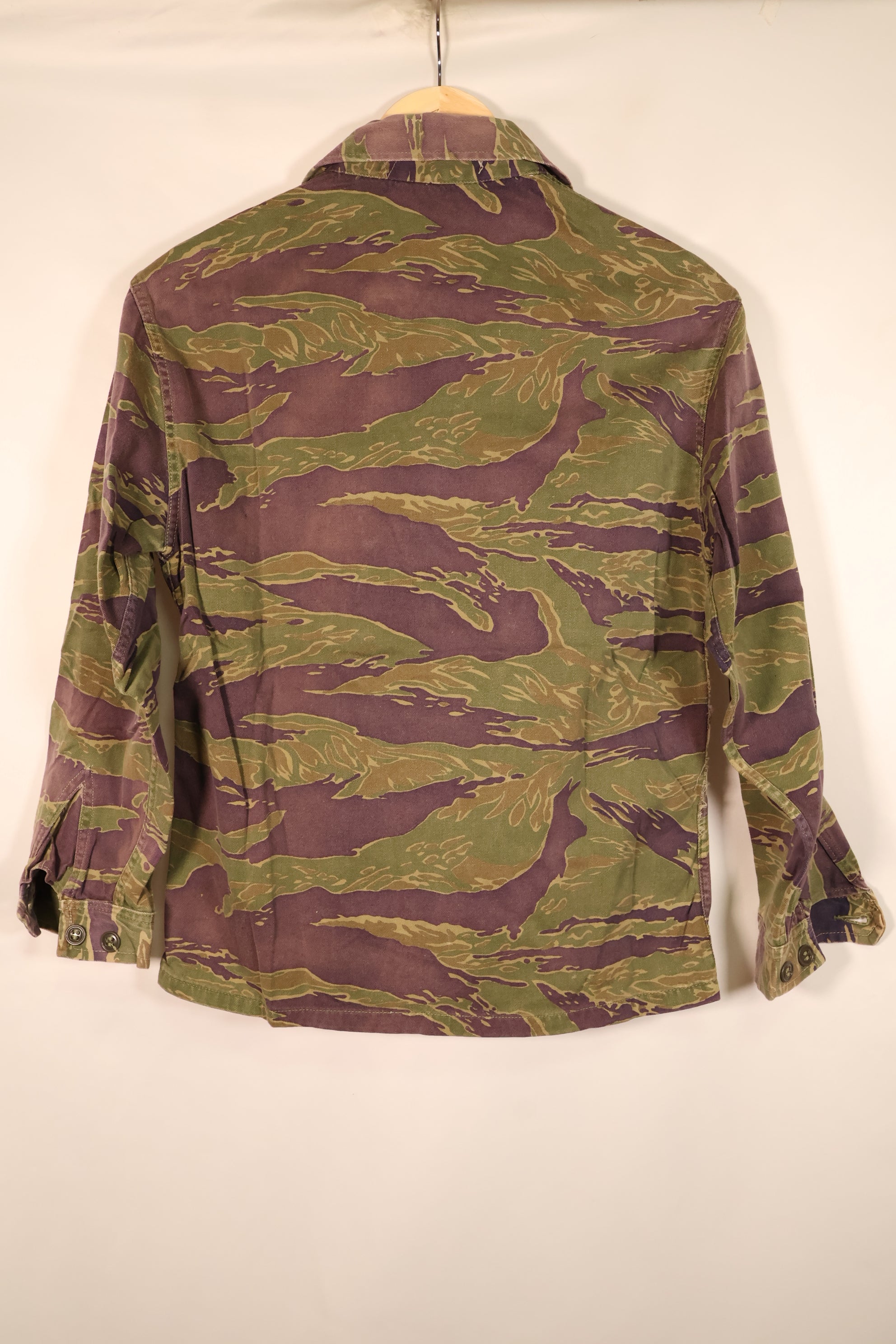1960年代後半　A-M　ゴールドタイガー派生系　タイガーストライプ　Asian カット　シャツ　中古品