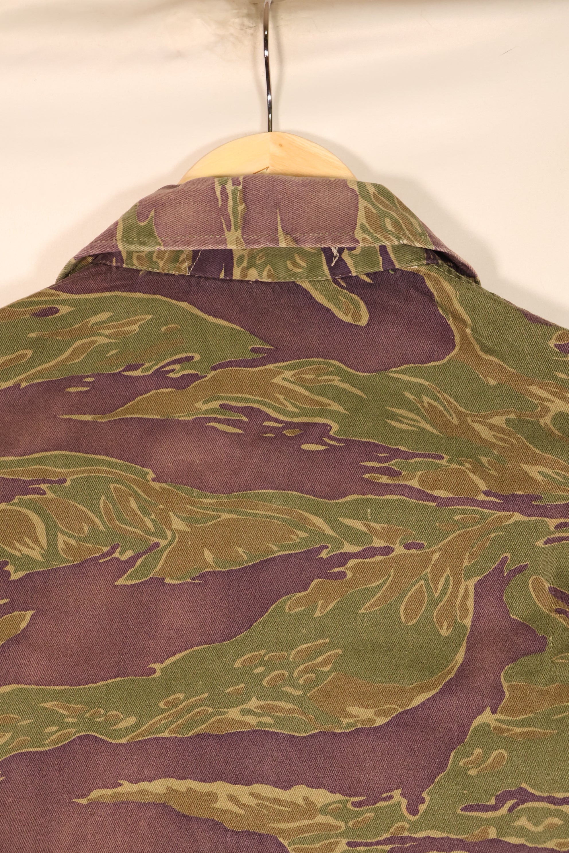 1960年代後半　A-M　ゴールドタイガー派生系　タイガーストライプ　Asian カット　シャツ　中古品