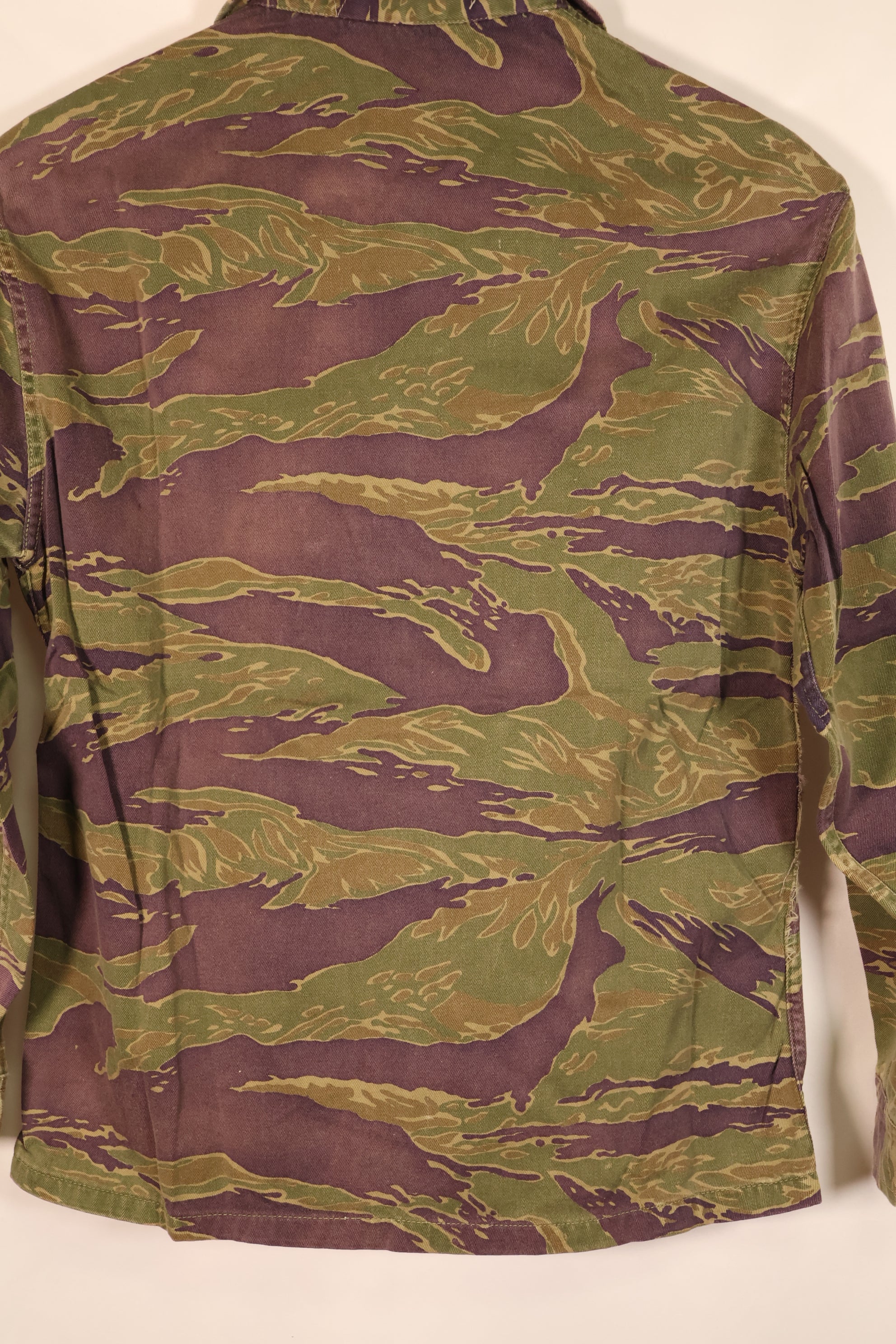1960年代後半　A-M　ゴールドタイガー派生系　タイガーストライプ　Asian カット　シャツ　中古品