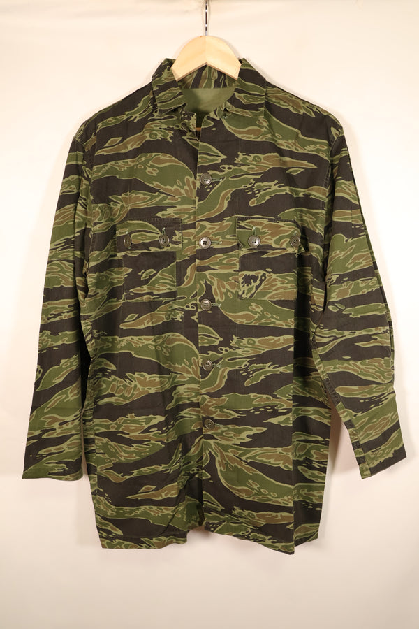 1960年代後半　Mサイズ　レイトウォーライトウェイト　ダークカラー　タイガーストライプ　シャツ　中古品