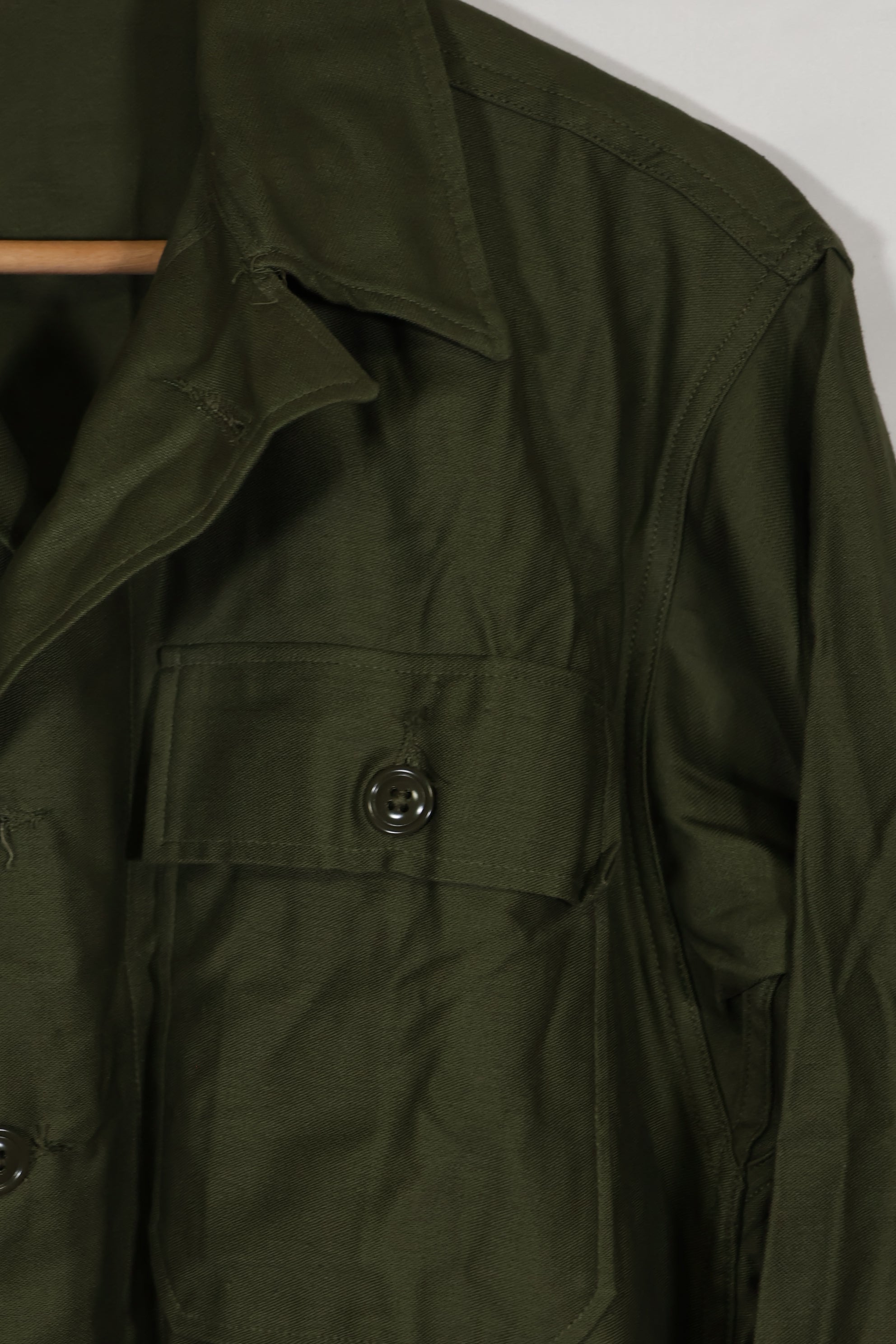 1963年全新库存OG-107多功能衬衫，未使用过，前旧金山49人队队员剩余物资