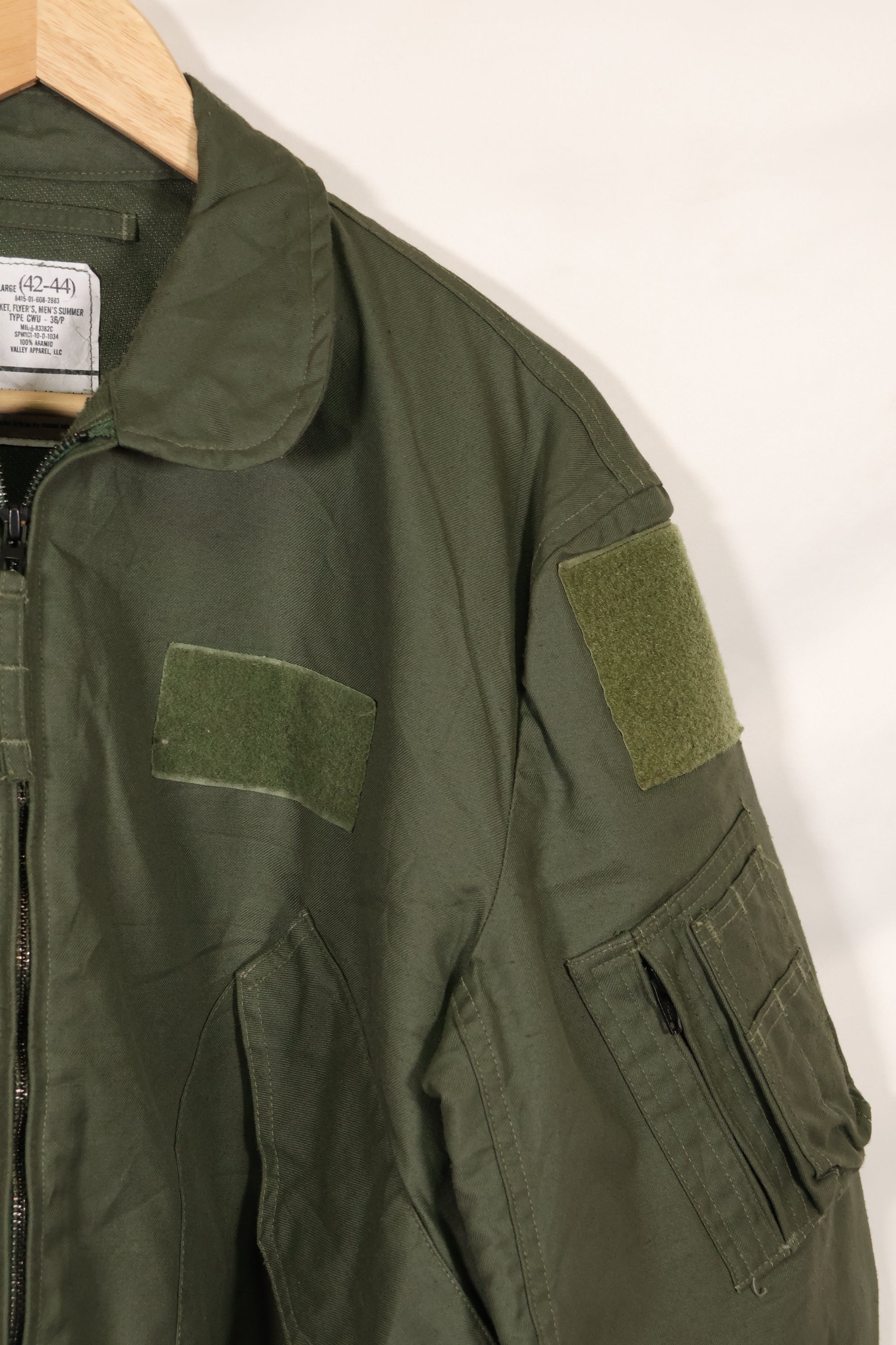 2001 Contract LARGE USAF CWU-36P Flight Jacket in good condition Aramid fiber used