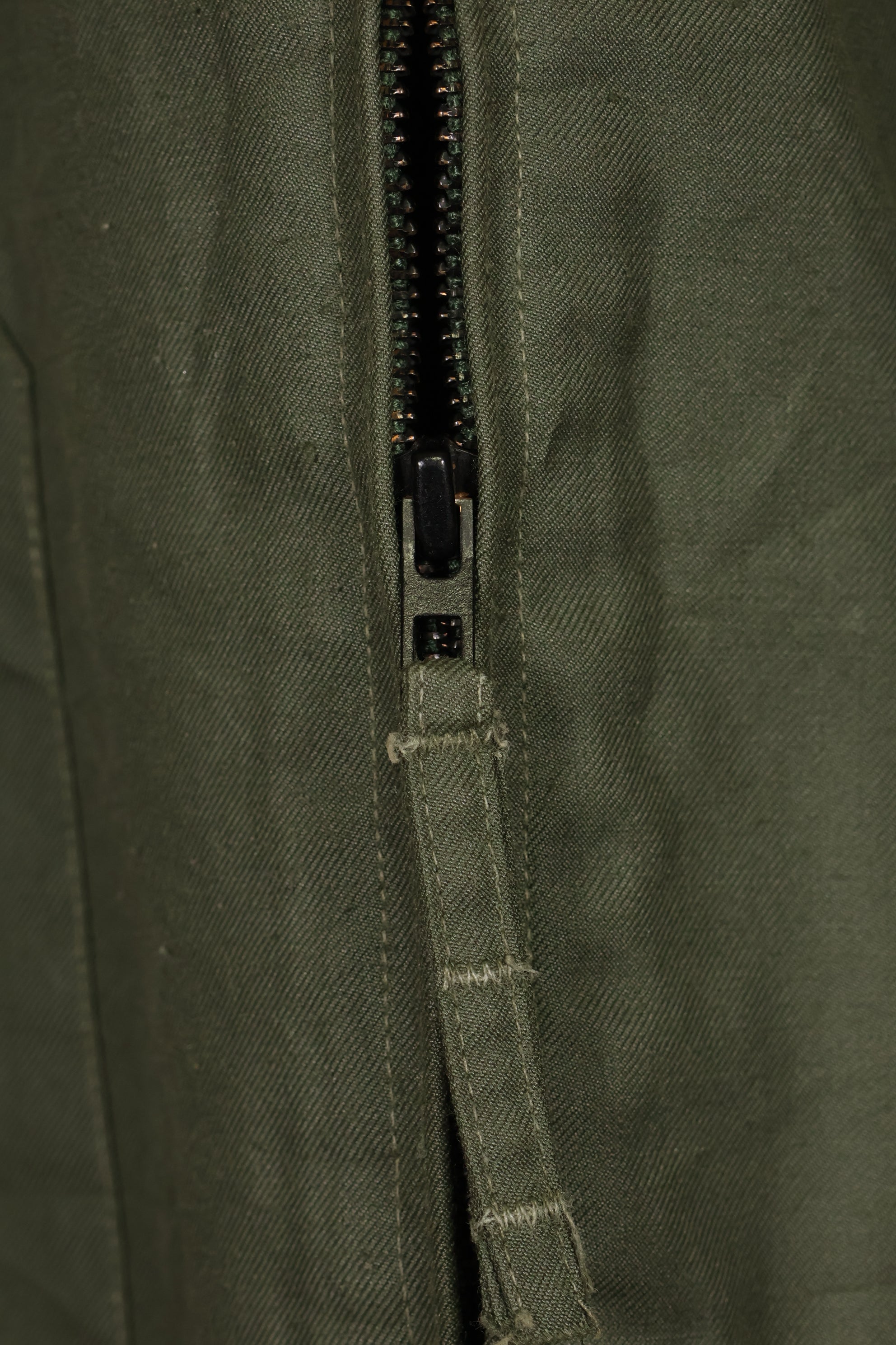 2001 Contract LARGE USAF CWU-36P Flight Jacket in good condition Aramid fiber used