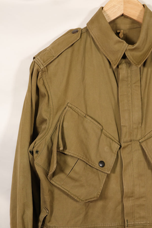 Real 1940s size 38 M1942 Airborne jump jacket, little soiling, belt missing, used.