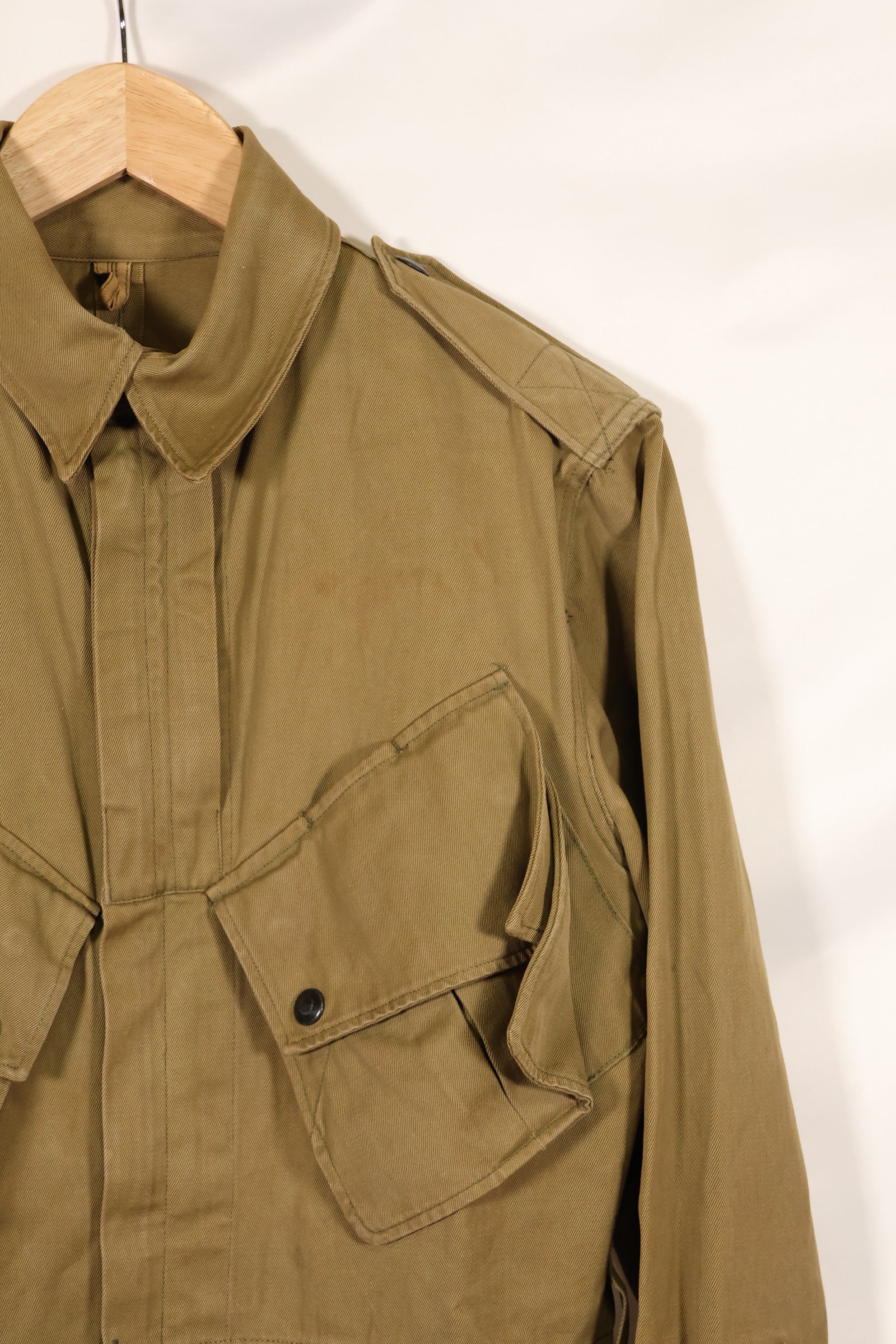 Real 1940s size 38 M1942 Airborne jump jacket, little soiling, belt missing, used.