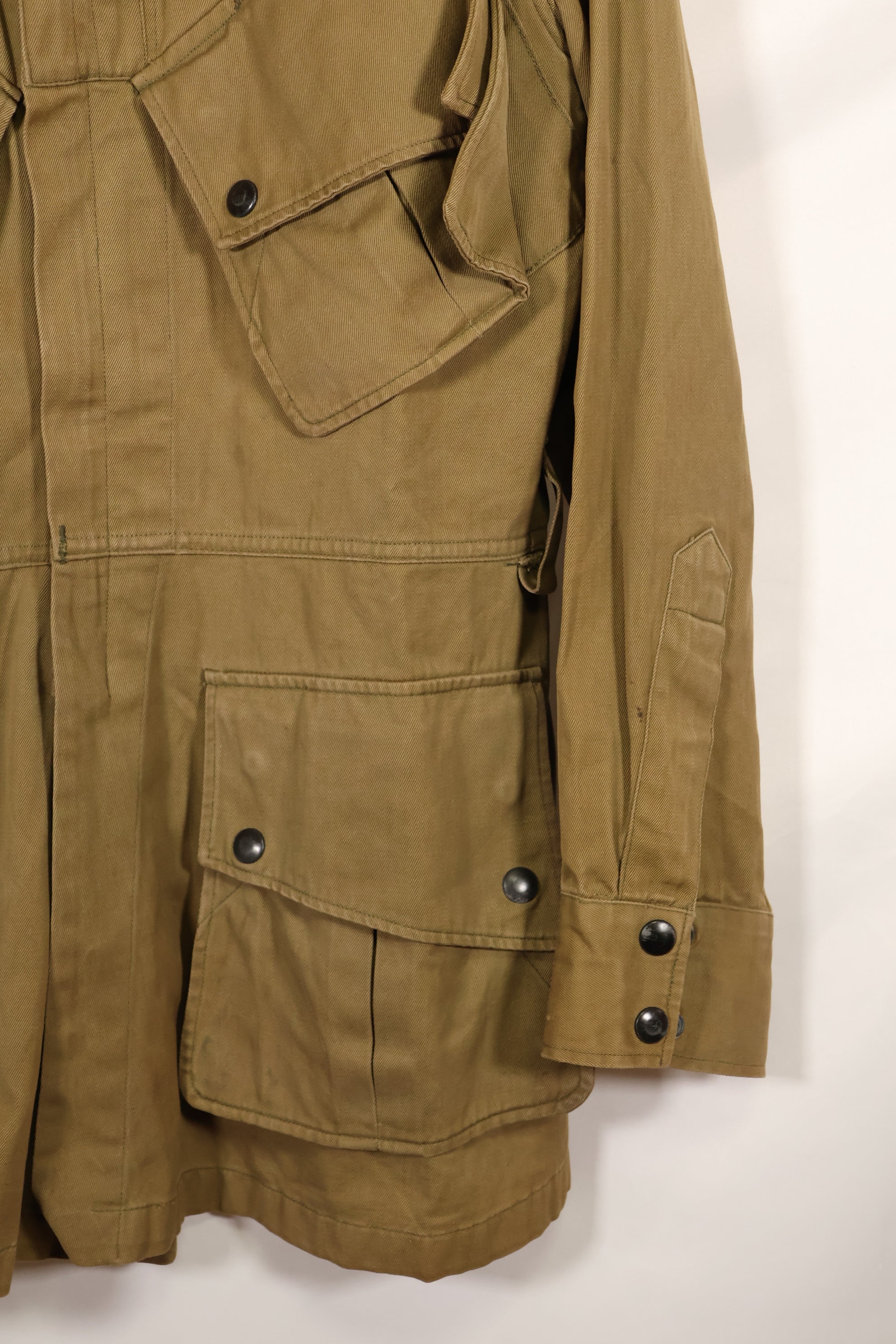 Real 1940s size 38 M1942 Airborne jump jacket, little soiling, belt missing, used.