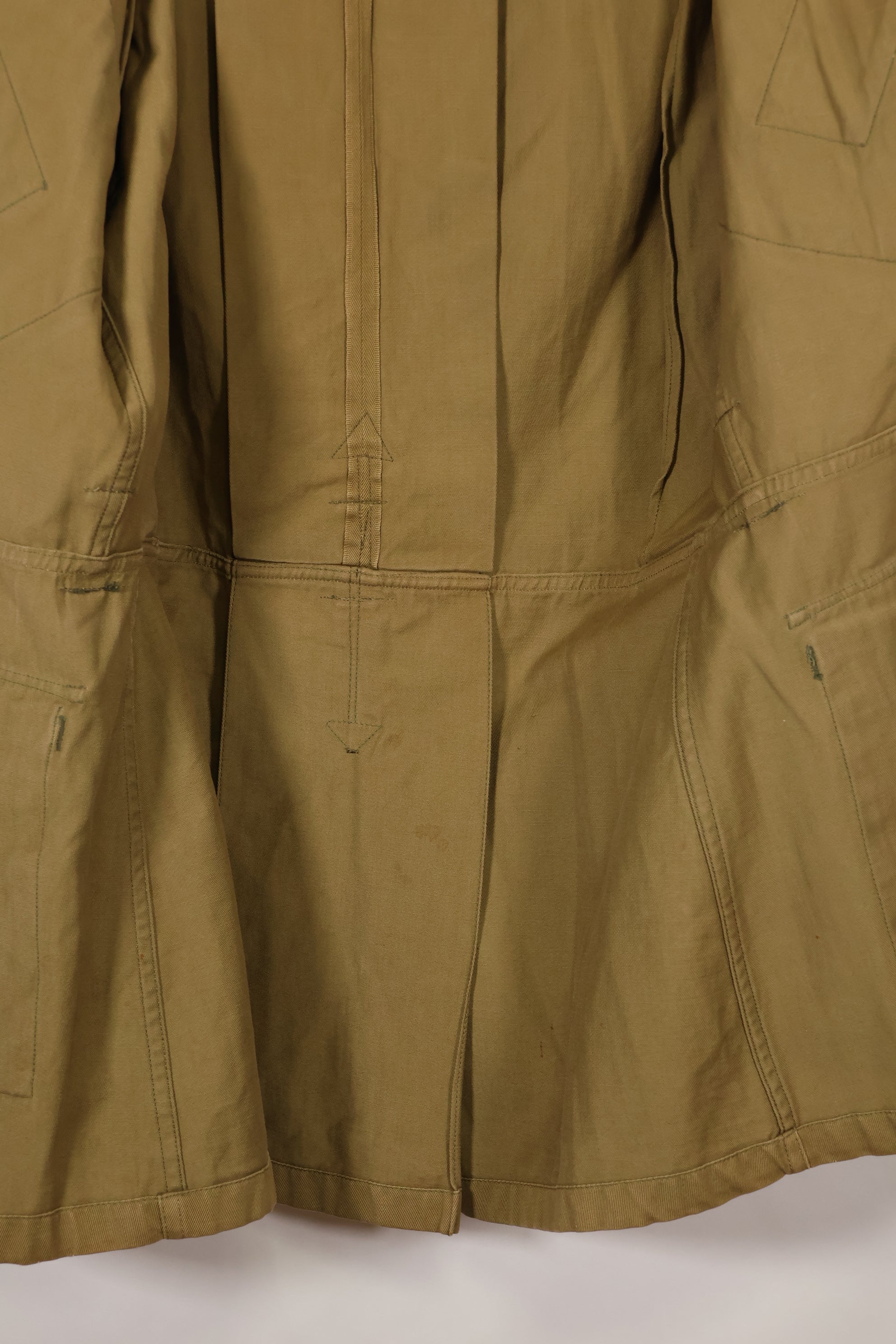 Real 1940s size 38 M1942 Airborne jump jacket, little soiling, belt missing, used.