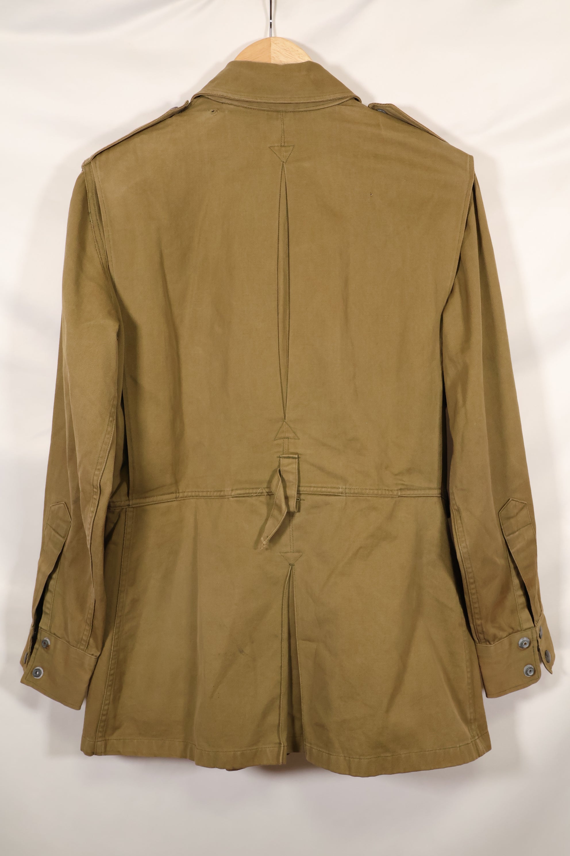 Real 1940s size 38 M1942 Airborne jump jacket, little soiling, belt missing, used.