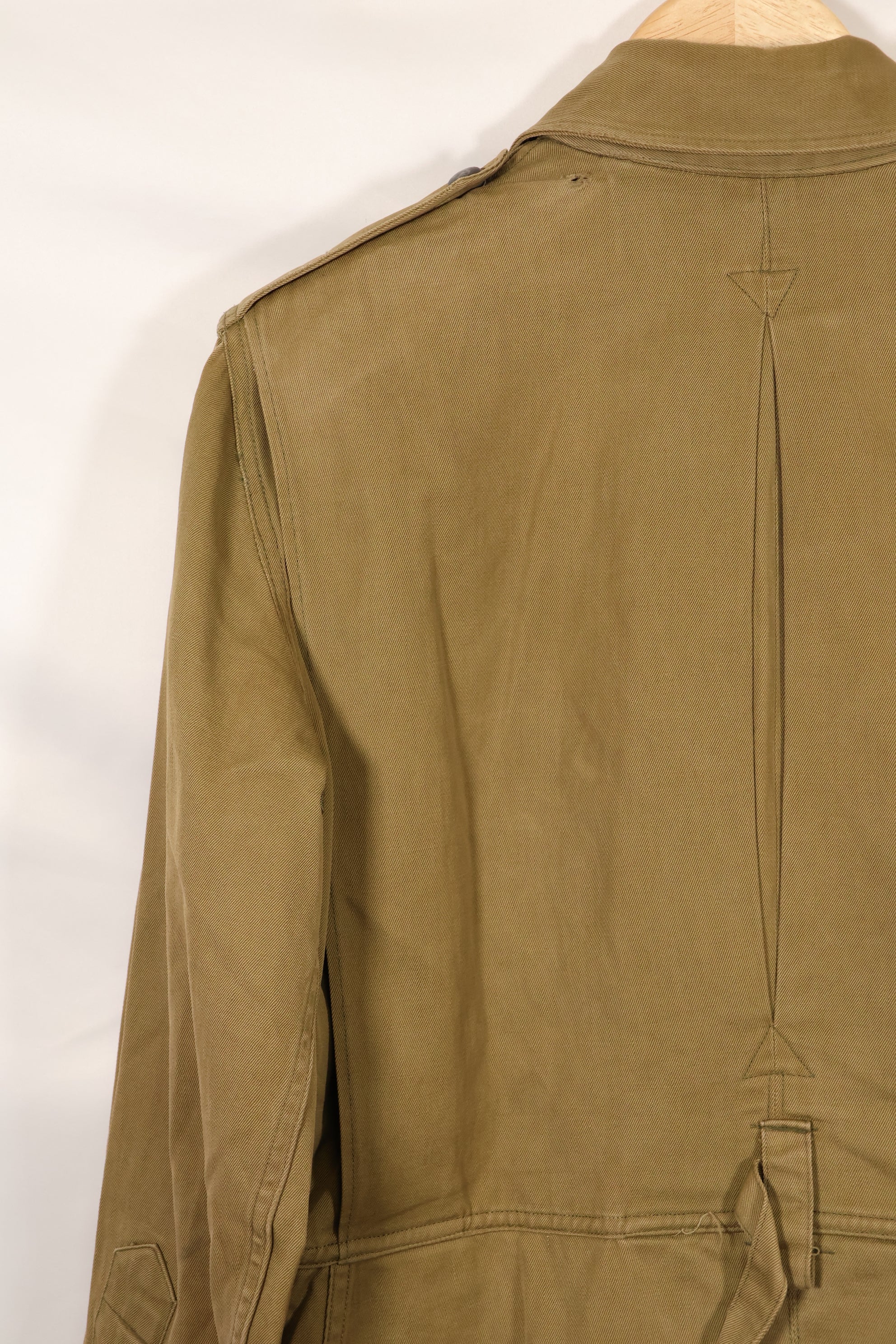 Real 1940s size 38 M1942 Airborne jump jacket, little soiling, belt missing, used.