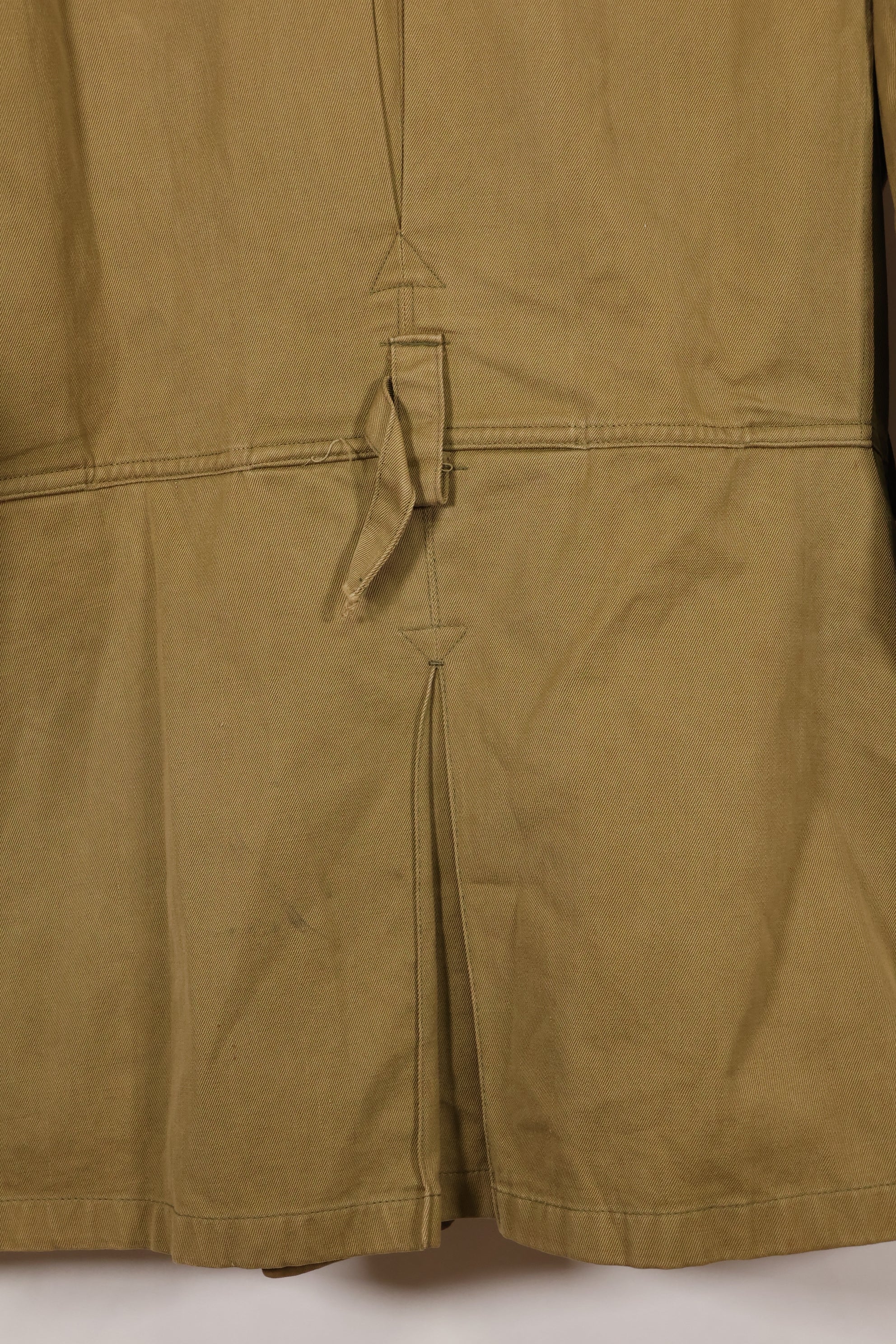 Real 1940s size 38 M1942 Airborne jump jacket, little soiling, belt missing, used.