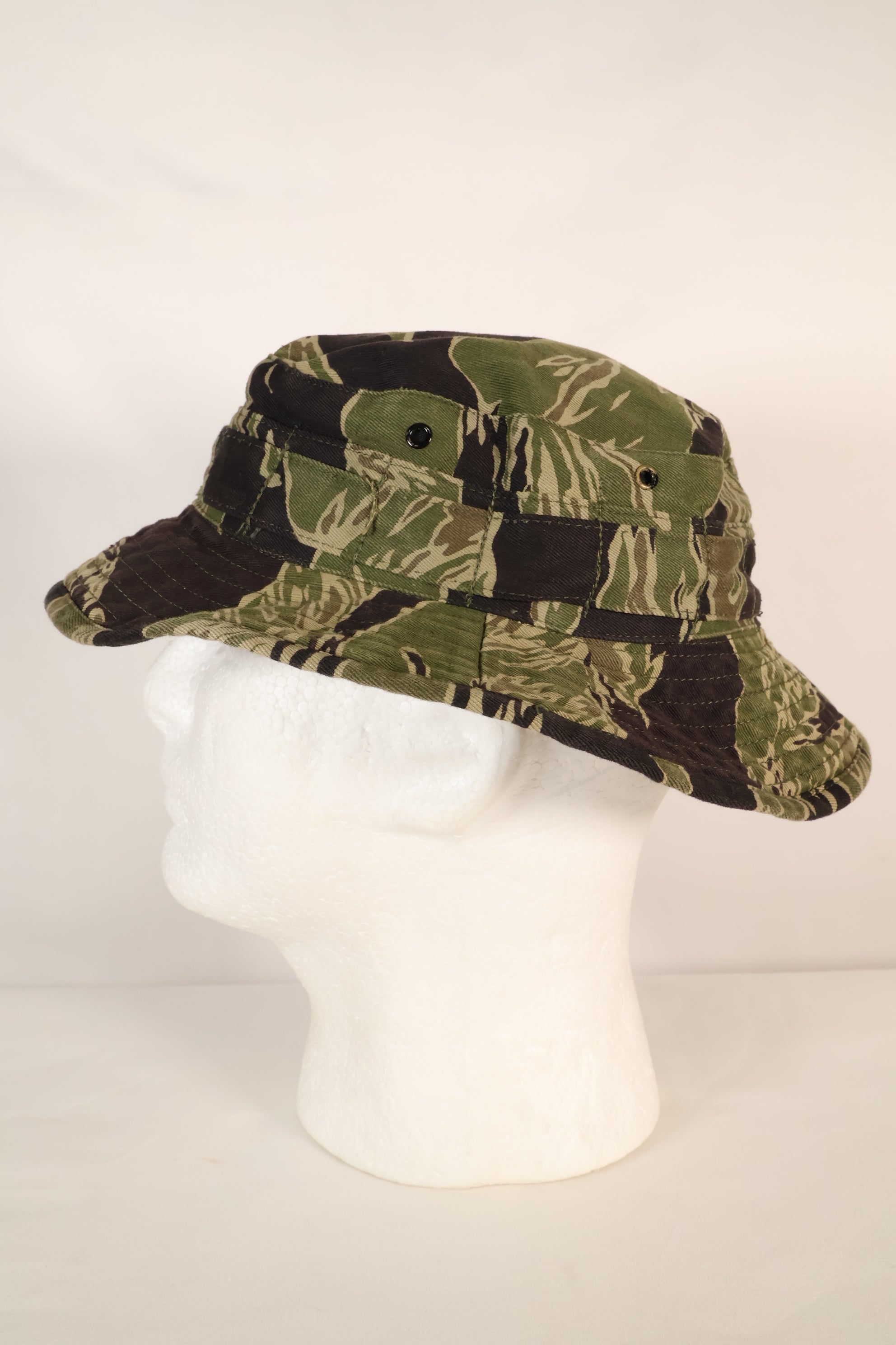 1960s, estimated size M, sewn in Okinawa, CISO cut, Okinawa Tiger boonie hat, used.