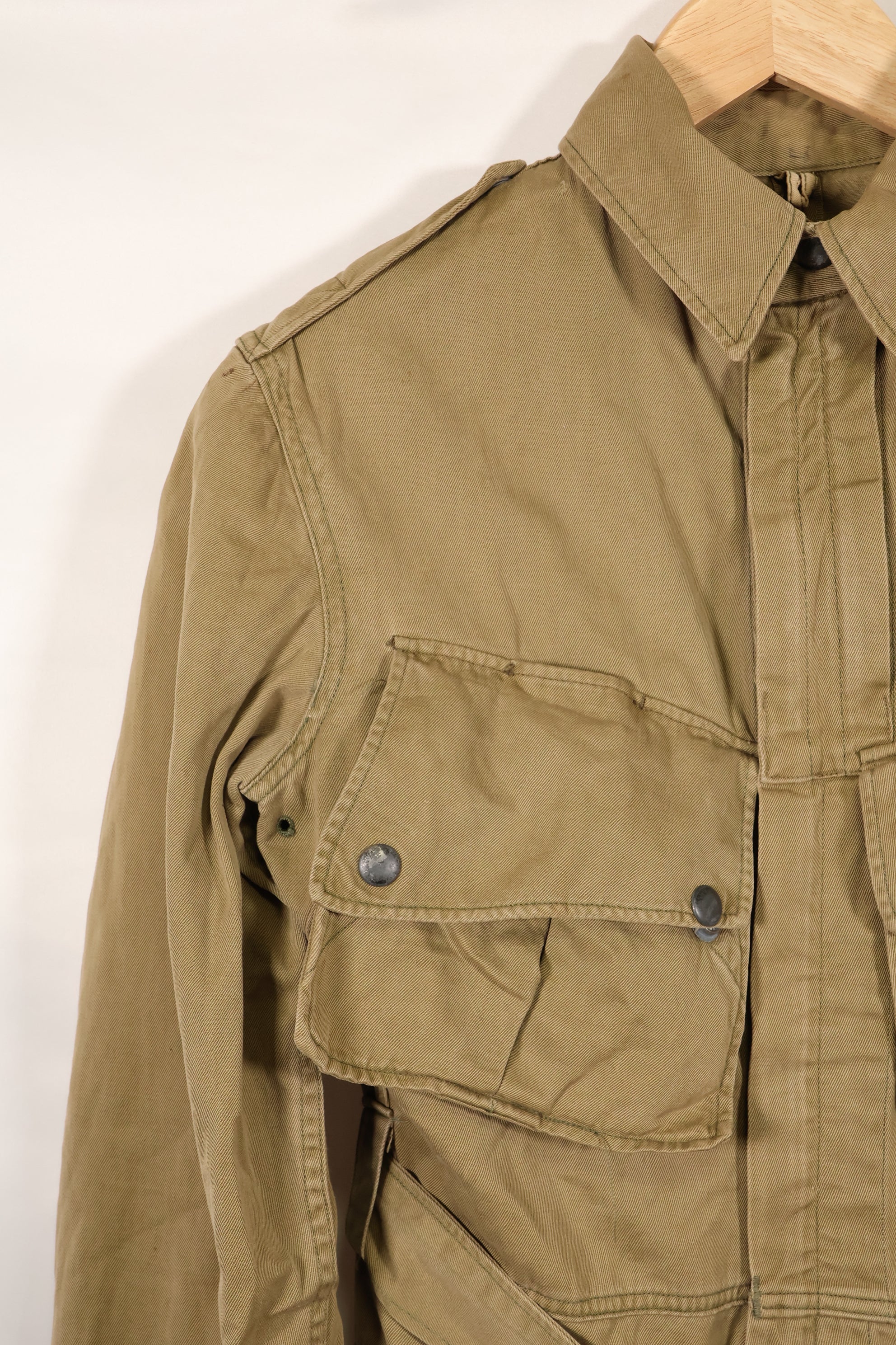1940s estimated 38 M1942 Airborne jump jacket with button corrosion, good condition, used.