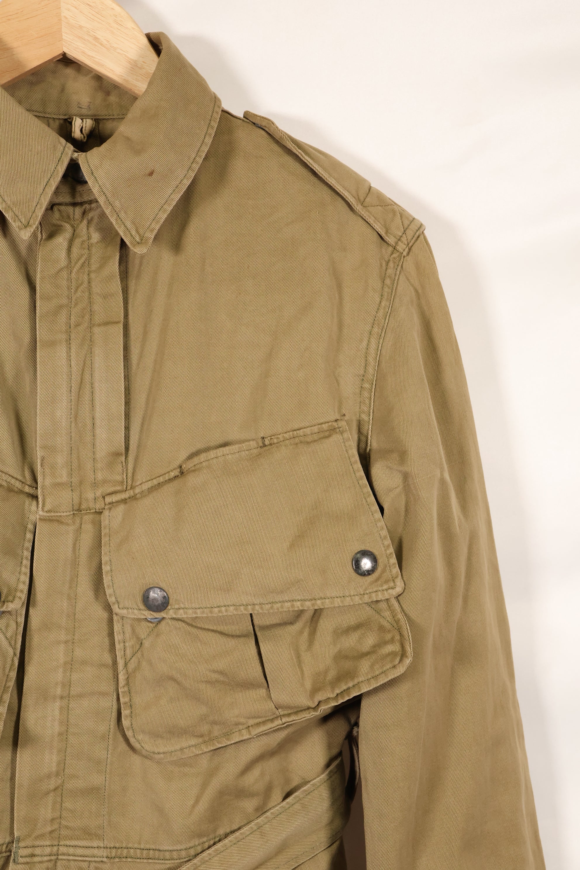 1940s estimated 38 M1942 Airborne jump jacket with button corrosion, good condition, used.