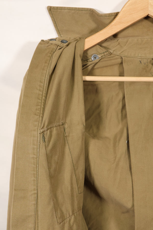 1940s estimated 38 M1942 Airborne jump jacket with button corrosion, good condition, used.