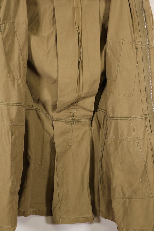 1940s estimated 38 M1942 Airborne jump jacket with button corrosion, good condition, used.