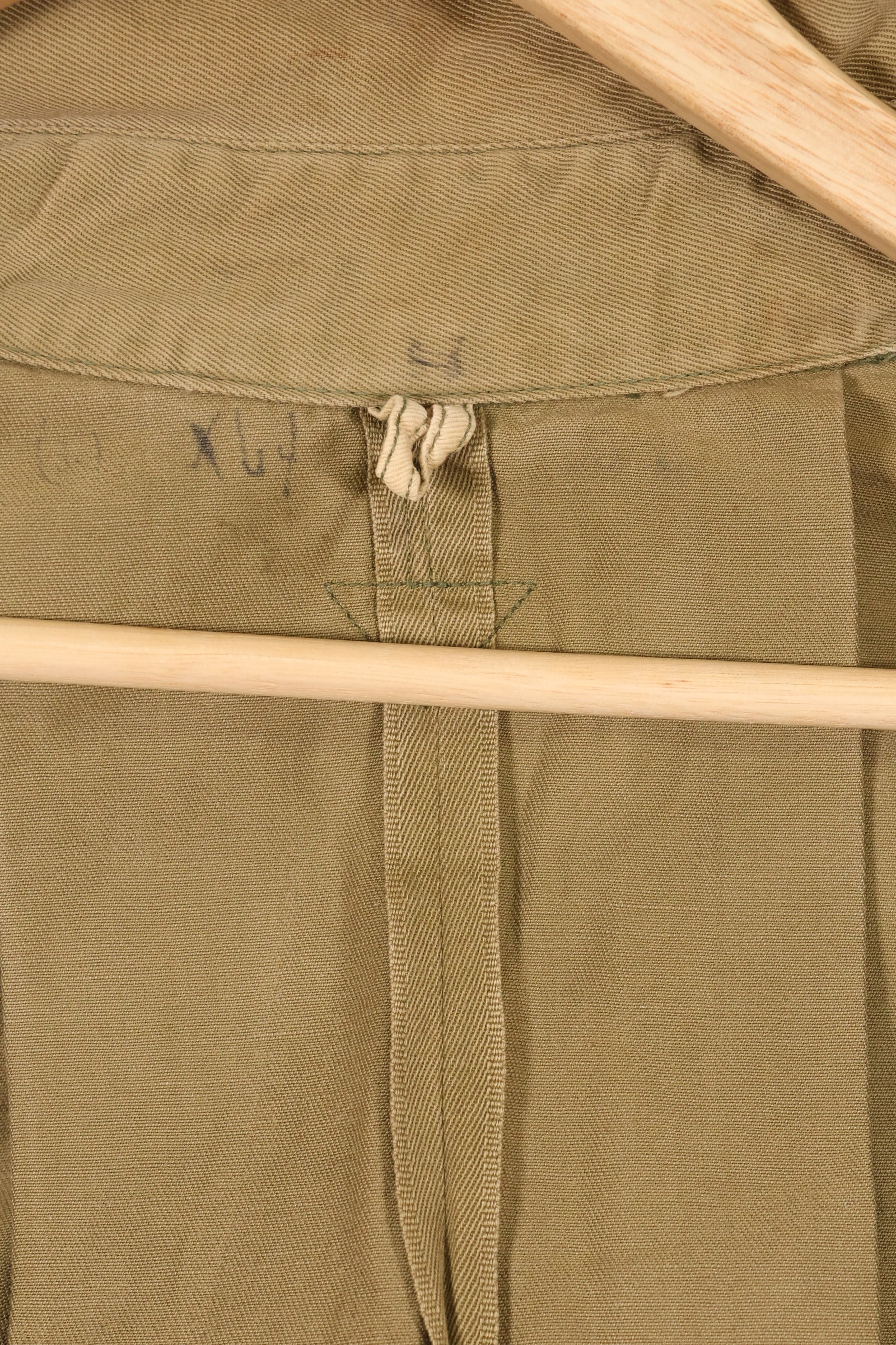 1940s estimated 38 M1942 Airborne jump jacket with button corrosion, good condition, used.