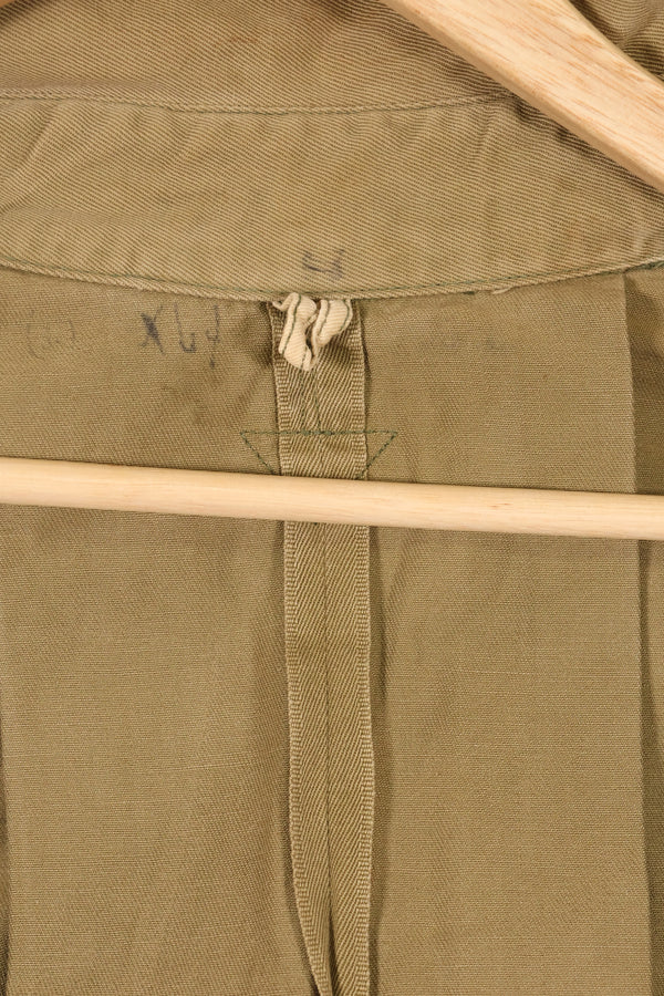 1940s estimated 38 M1942 Airborne jump jacket with button corrosion, good condition, used.