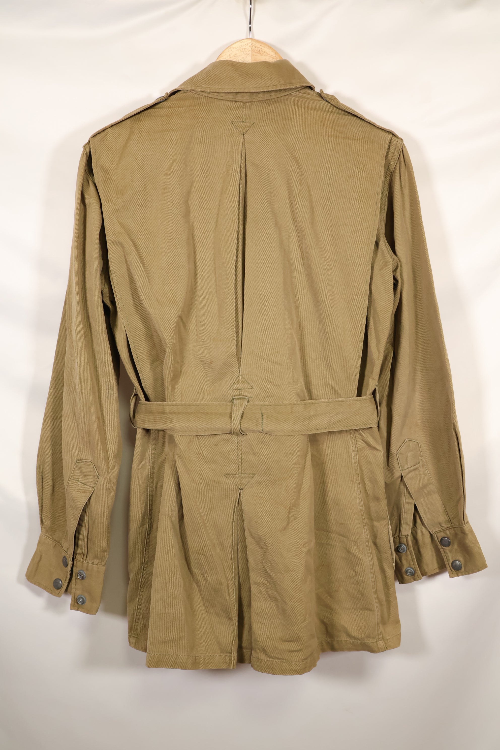 1940s estimated 38 M1942 Airborne jump jacket with button corrosion, good condition, used.