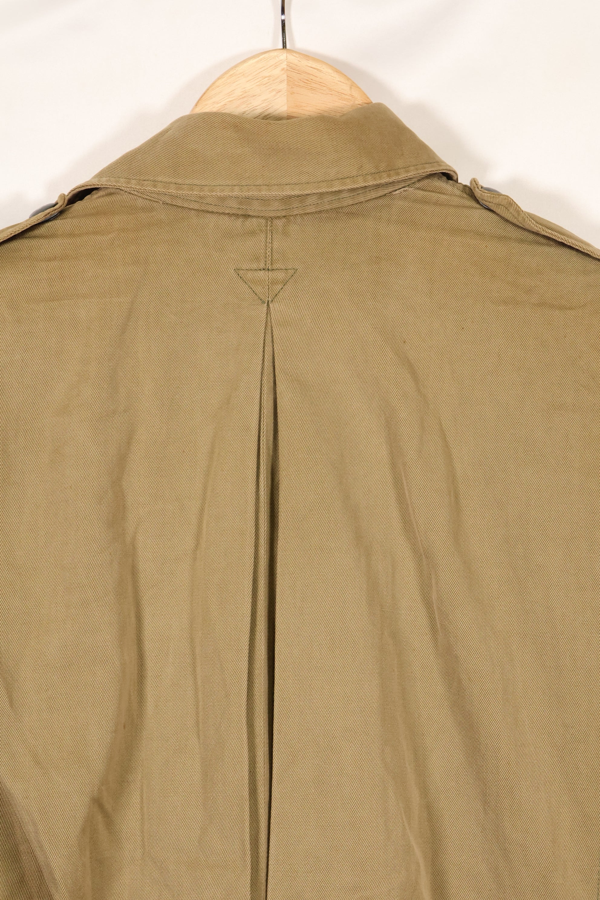 1940s estimated 38 M1942 Airborne jump jacket with button corrosion, good condition, used.