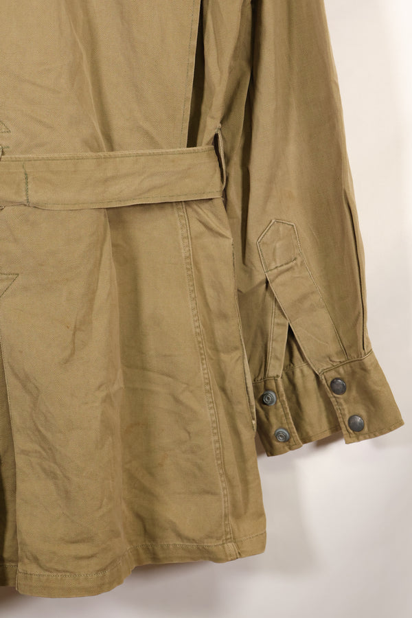 1940s estimated 38 M1942 Airborne jump jacket with button corrosion, good condition, used.