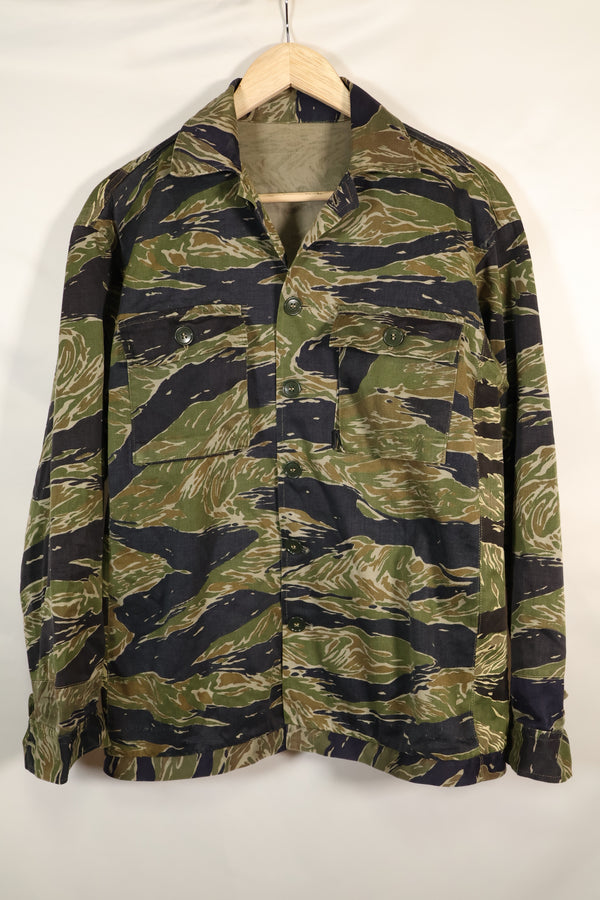 1960 年代半日式银色虎纹衬衫，亚洲式剪裁，面料尺寸单独修改，已使用。