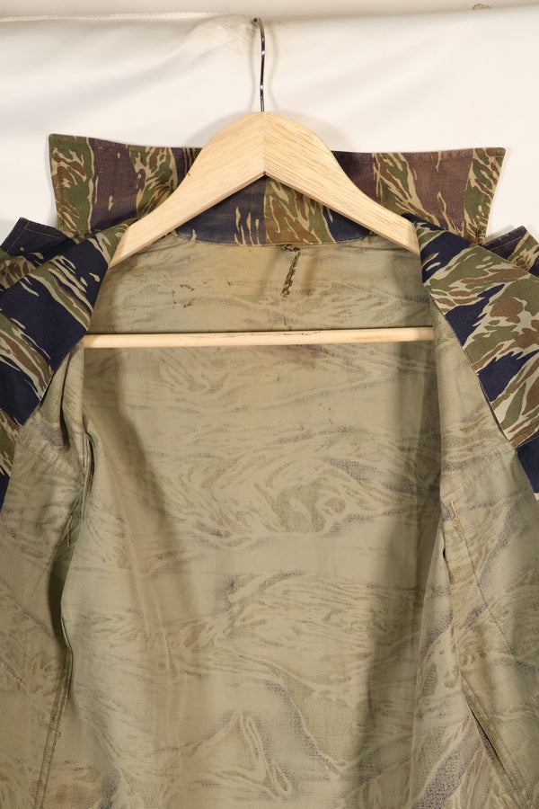 1960 年代半日式银色虎纹衬衫，亚洲式剪裁，褪色不多，二手货。