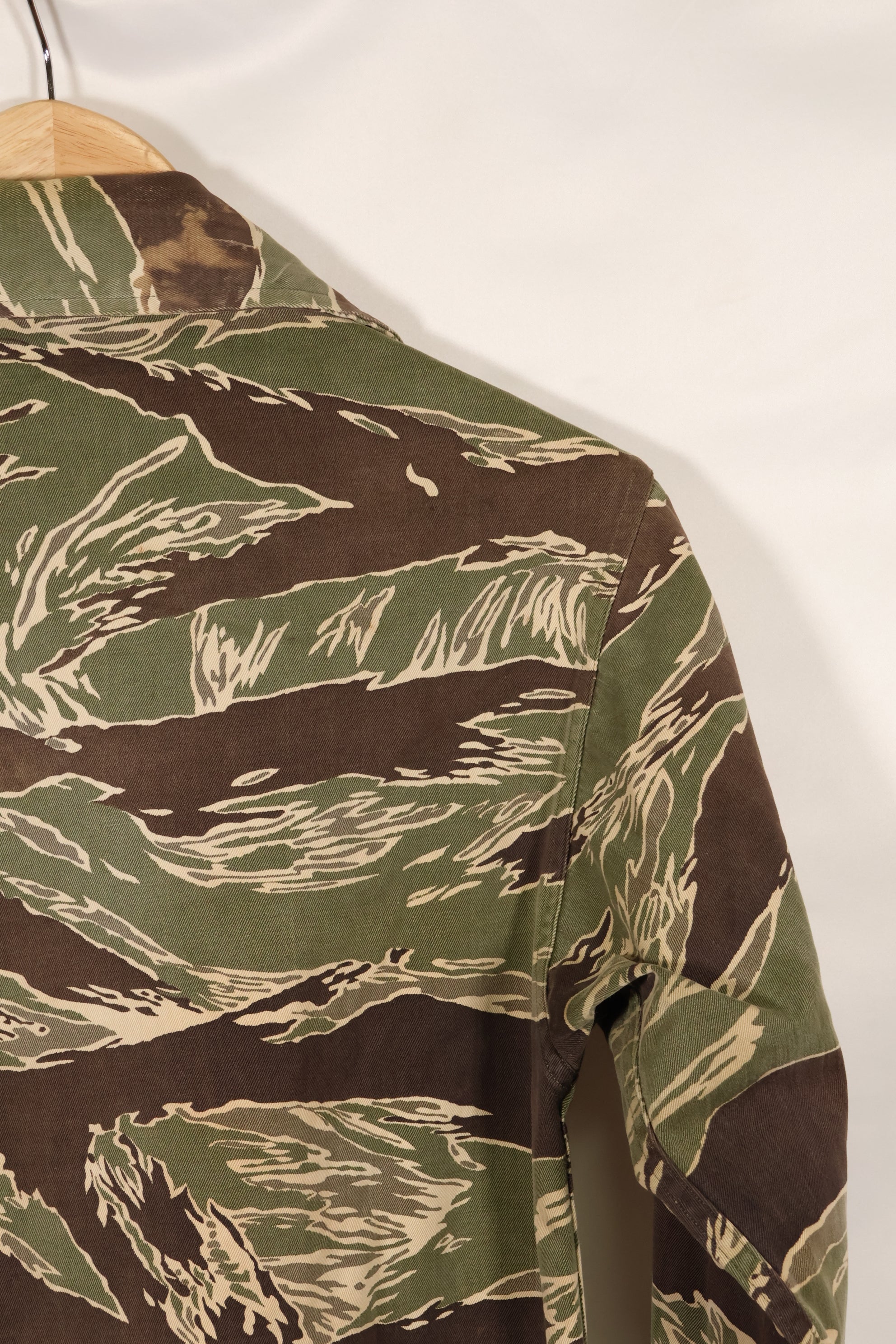 1960年代中頃　USカット　沖縄タイガー　ライムグリーンカラー　タイガーストライプ　シャツ　退色あり　中古品