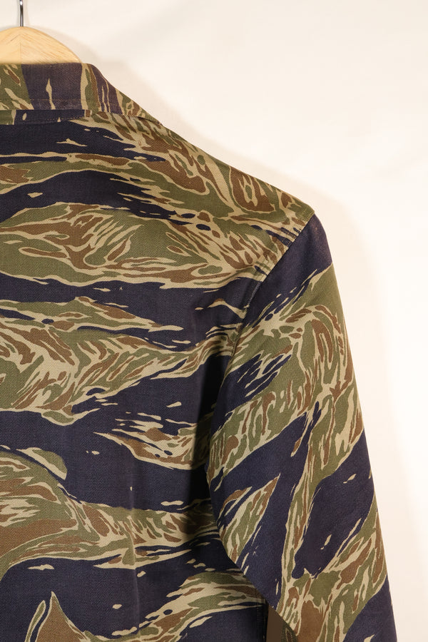 1960 年代半日式银色虎纹衬衫，亚洲式剪裁，褪色不多，二手货。