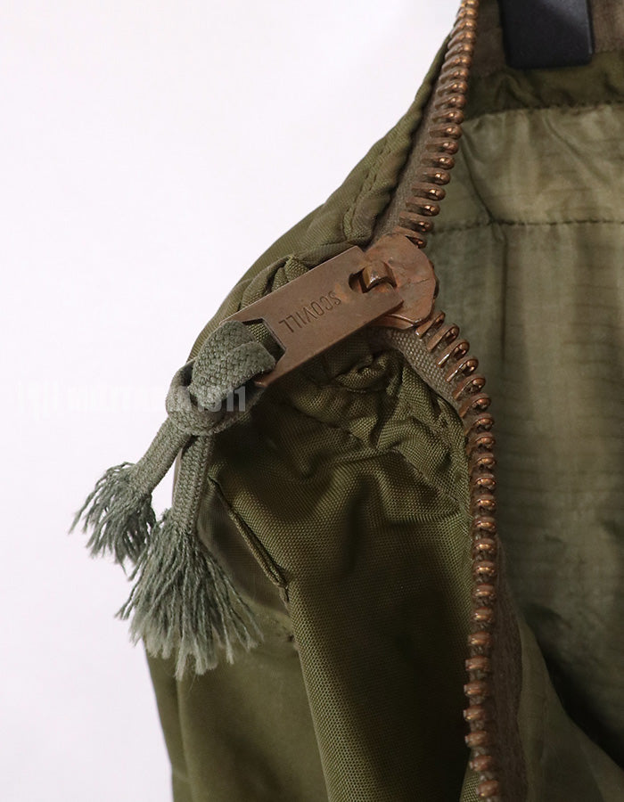 実物　米軍放出品　1984年製　アメリカ空軍　ヘルメットバッグ　汚れ・文字あり