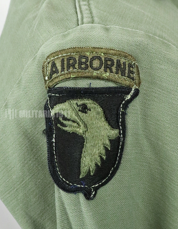 実物　アメリカ陸軍　ユーティリティシャツ　OG-107 　第一師団パッチなど徽章付（後付け）