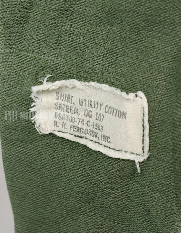 実物　アメリカ陸軍　ユーティリティシャツ　OG-107 　第一師団パッチなど徽章付（後付け）