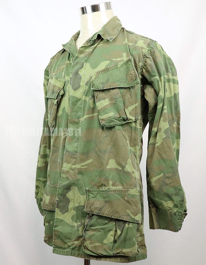 Original non ripstop fabric ERDL jungle fatigues jacket, faded, scratches.