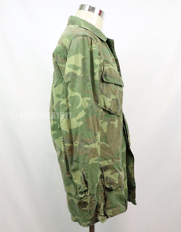 Original non ripstop fabric ERDL jungle fatigues jacket, faded, scratches.