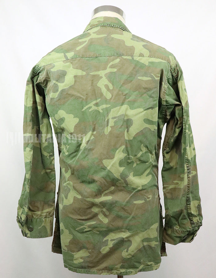 Original non ripstop fabric ERDL jungle fatigues jacket, faded, scratches.