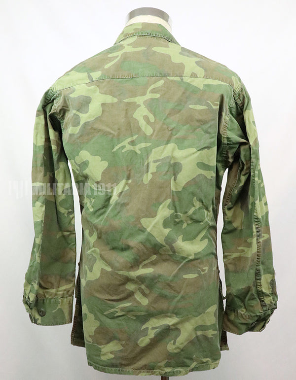 Original non ripstop fabric ERDL jungle fatigues jacket, faded, scratches.
