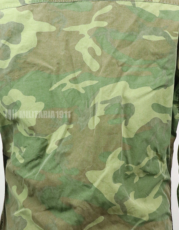 Original non ripstop fabric ERDL jungle fatigues jacket, faded, scratches.