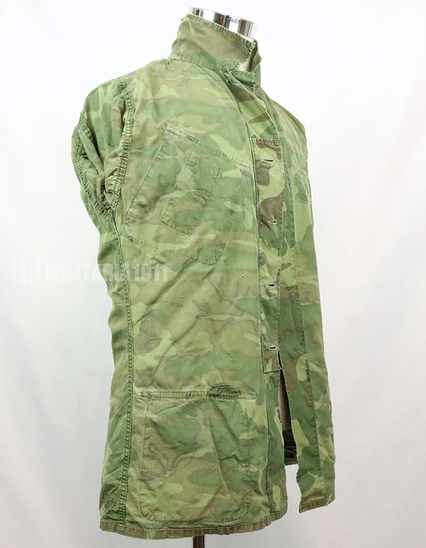 Original non ripstop fabric ERDL jungle fatigues jacket, faded, scratches.