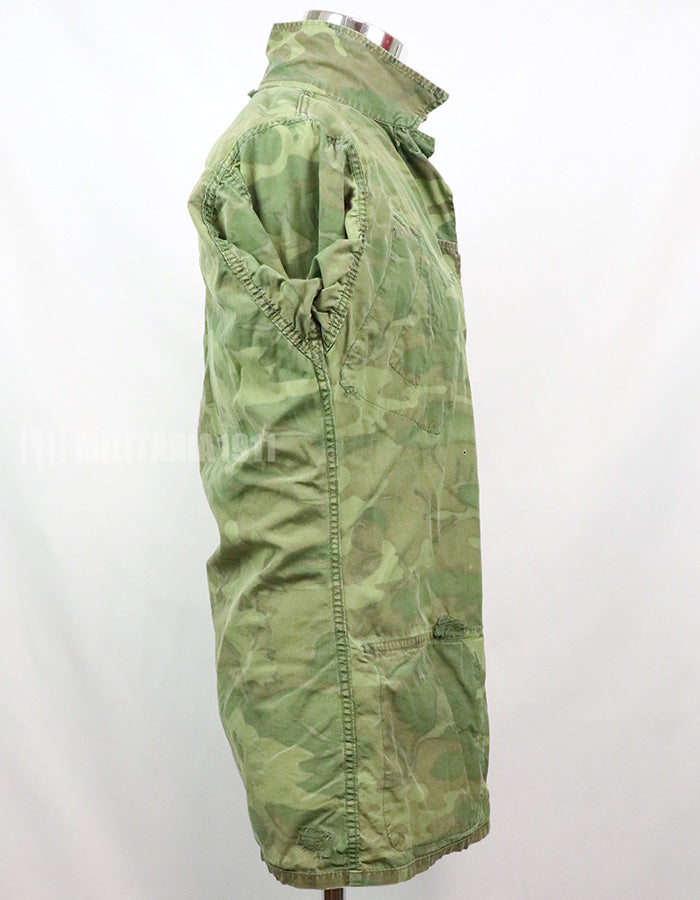 Original non ripstop fabric ERDL jungle fatigues jacket, faded, scratches.